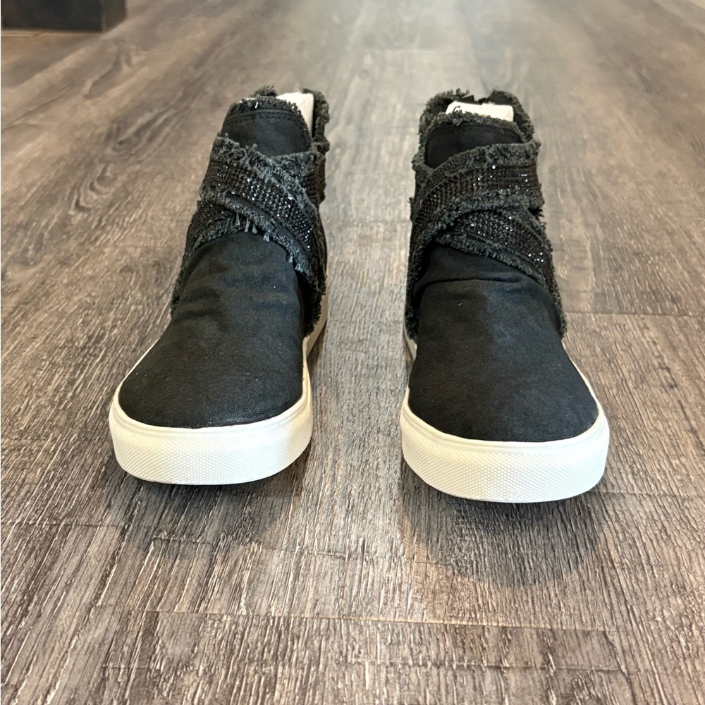 Very G Black high top Sneakers